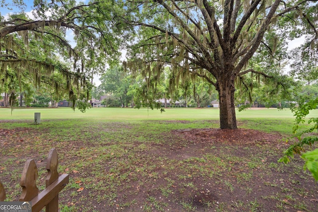 107 Linkside Dr, Saint Simons, GA 31522 - view of green lawn