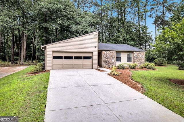 2786 Olde Gate Ct, Snellville, GA 30078 - mid-century inspired home with concrete driveway, an attached garage, stone siding, and a front lawn