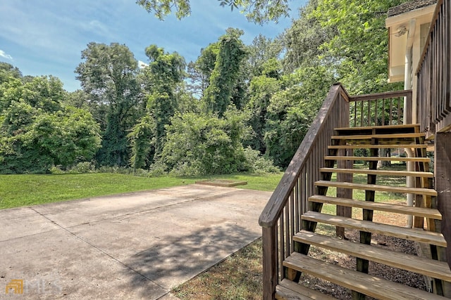 643 Washington St, Clarkesville, GA 30523 - view of staircase