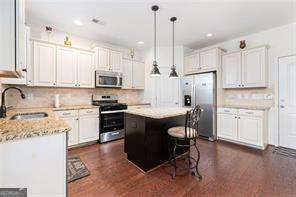 121 Royal Sunset Dr, Dallas, GA 30157 - kitchen with appliances with stainless steel finishes, a sink, backsplash, pendant lighting, and recessed lighting