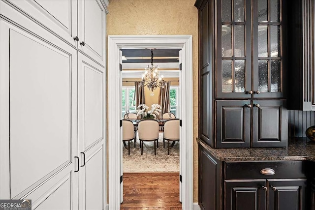 162 Daltree Ct, Marietta, GA 30068 - hall featuring a chandelier and wood finished floors