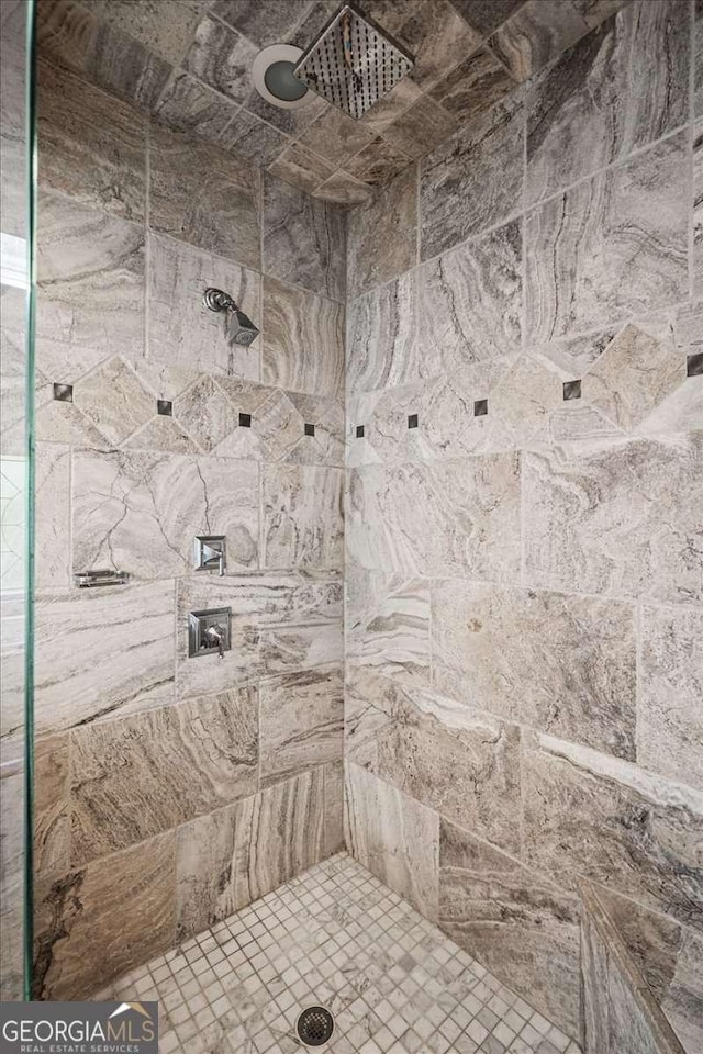 162 Daltree Ct, Marietta, GA 30068 - bathroom featuring tiled shower