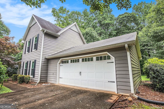 844 Potomac Pl, Winder, GA 30680 - view of side of property with driveway and an attached garage