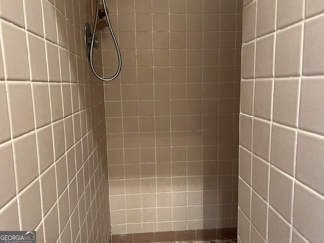 988 Hickory Ridge Dr, Macon, GA 31204 - bathroom with tiled shower