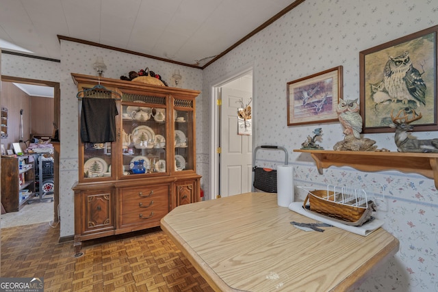 114 Pippin Rd, Hillsboro, GA 31038 - dining room with crown molding and wallpapered walls