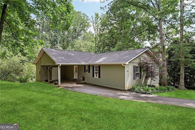 3068 Summer Lake Dr, Gainesville, GA 30506 - single story home featuring a carport, a front lawn, and driveway
