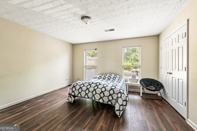 105 N River Dr Unit A, Atlanta, GA 30350 - bedroom featuring dark wood-type flooring and a textured ceiling