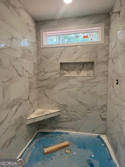 189 Warner Rd, Barnesville, GA 30204 - full bathroom featuring plenty of natural light