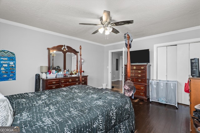 1055 Wrens Hwy, Thomson, GA 30824 - bedroom featuring wood-type flooring, crown molding, a textured ceiling, a ceiling fan, and a closet