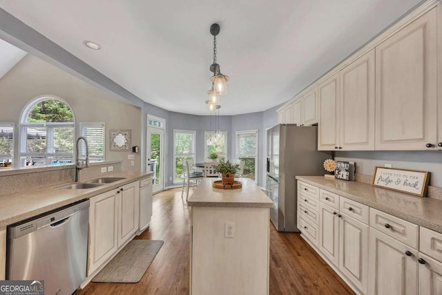 320 Ironhill Trce, Woodstock, GA 30189 - kitchen with stainless steel appliances, a sink, a kitchen island, healthy amount of natural light, and recessed lighting