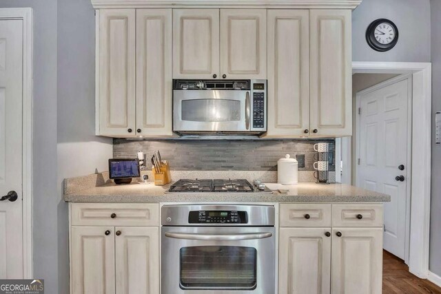 320 Ironhill Trce, Woodstock, GA 30189 - kitchen featuring stainless steel appliances and tasteful backsplash
