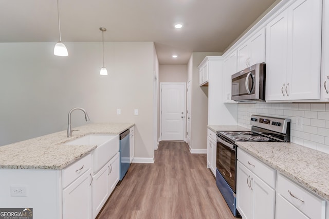 6413 River Plantation Dr, Lula, GA 30554 - kitchen featuring stainless steel appliances, a peninsula, light wood-style flooring, backsplash, and a sink