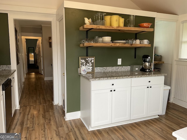 574 Lakeview Dr, Gainesville, GA 30501 - bar area with dark wood-style flooring and dishwasher