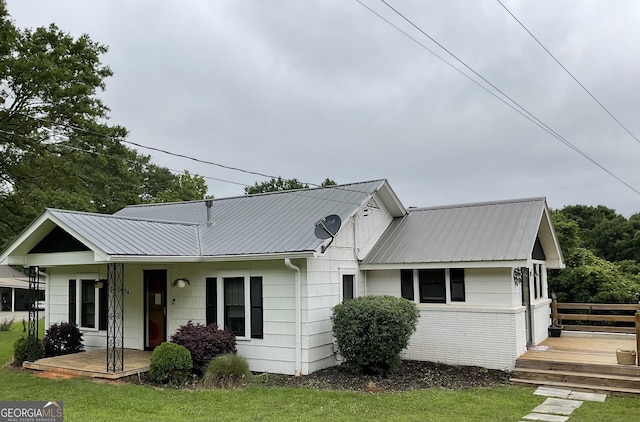 574 Lakeview Dr, Gainesville, GA 30501 - view of front of home featuring covered porch and metal roof