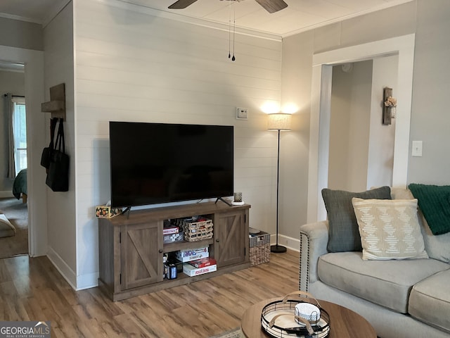 574 Lakeview Dr, Gainesville, GA 30501 - living area with crown molding, wood finished floors, ceiling fan, and baseboards
