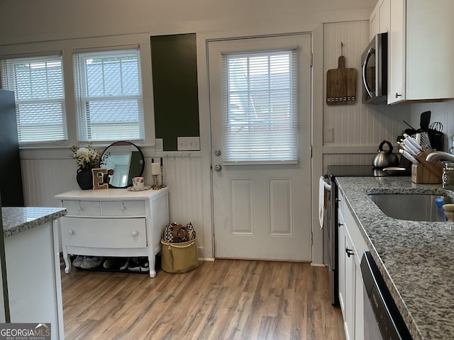 574 Lakeview Dr, Gainesville, GA 30501 - doorway featuring light wood-style floors and a sink
