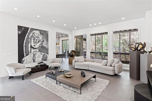 8610 Sentinae Chase Dr, Roswell, GA 30076 - living room with recessed lighting