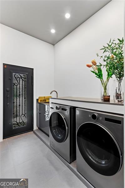 8610 Sentinae Chase Dr, Roswell, GA 30076 - laundry area featuring washing machine and dryer, light tile patterned floors, and recessed lighting