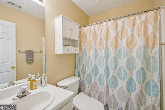 198 Lake Cv, Approach, Newnan, GA 30265 - full bath with vanity, toilet, a textured ceiling, and curtained shower