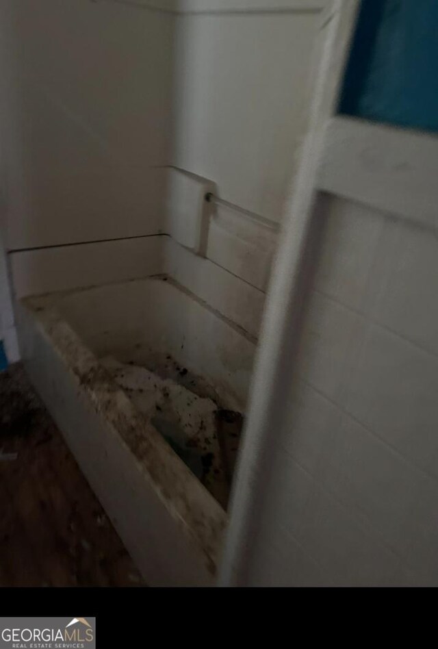 964 Ponce De Leon Cir, Macon, GA 31206 - full bathroom with a tub