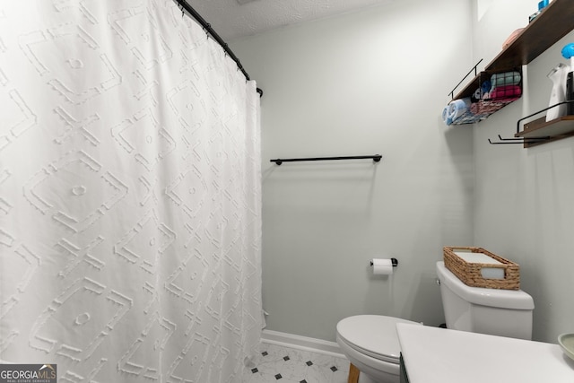 7277 Plum Creek Dr, Gainesville, GA 30507 - bathroom featuring toilet, baseboards, curtained shower, and vanity