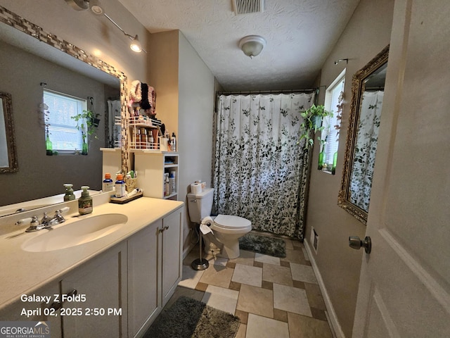 30 Glen View Dr NE, Rome, GA 30165 - full bath featuring vanity, toilet, baseboards, and a shower with curtain