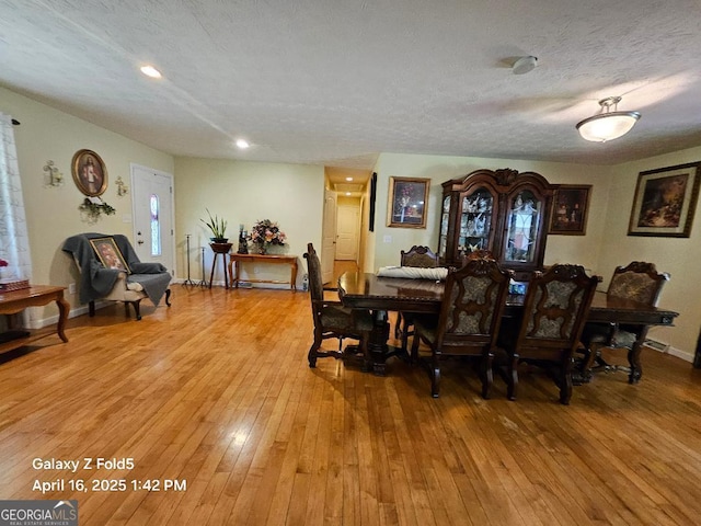 30 Glen View Dr NE, Rome, GA 30165 - dining space with light wood finished floors, a textured ceiling, recessed lighting, and baseboards