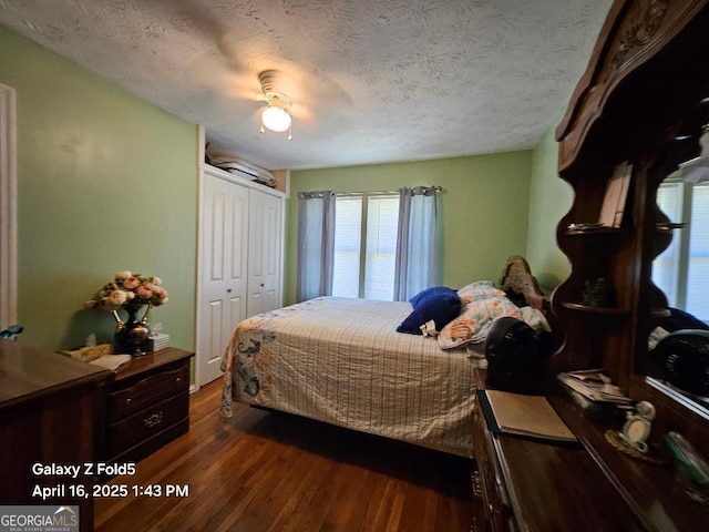30 Glen View Dr NE, Rome, GA 30165 - bedroom featuring wood-type flooring, a textured ceiling, a closet, and ceiling fan