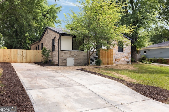 1130 Mclinden Ave SE, Smyrna, GA 30080 - view of front of property featuring stone siding and driveway