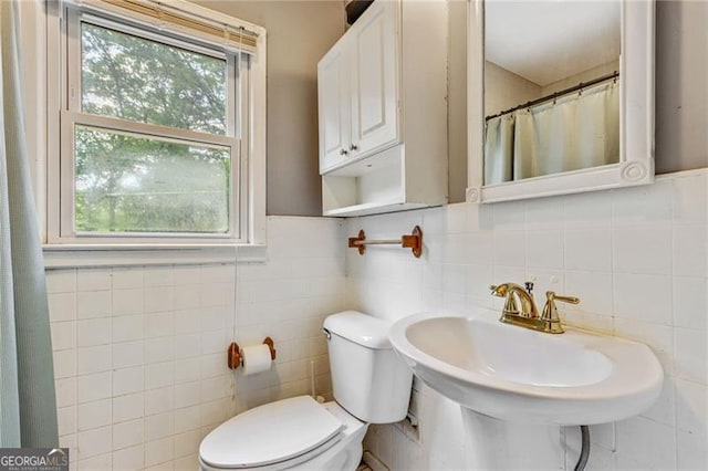 118 Greenwood St, Fairburn, GA 30213 - bathroom with tile walls, toilet, a sink, and curtained shower