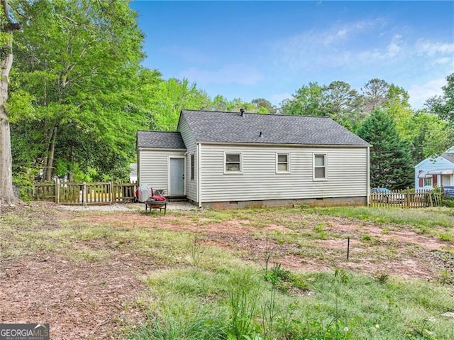 118 Greenwood St, Fairburn, GA 30213 - rear view of property featuring crawl space and a shingled roof