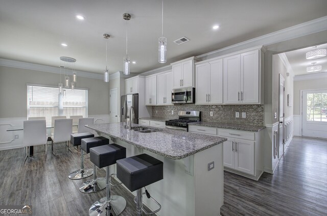 158 Bryon Ln, Acworth, GA 30102 - kitchen featuring appliances with stainless steel finishes, a sink, crown molding, a breakfast bar area, and an island with sink