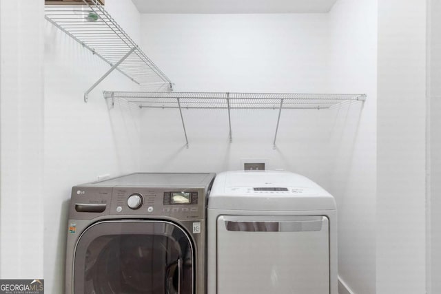 347 Chip Rd, Stone Mountain, GA 30087 - laundry room featuring washer and clothes dryer