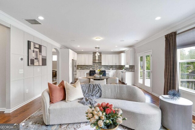 667 Creswell Park, Smyrna, GA 30082 - living room featuring ornamental molding, wood finished floors, baseboards, recessed lighting, and arched walkways