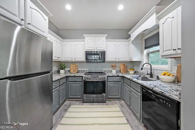 36 Laurel Way NE, White, GA 30184 - kitchen with appliances with stainless steel finishes, gray cabinetry, a sink, light wood-style floors, and recessed lighting