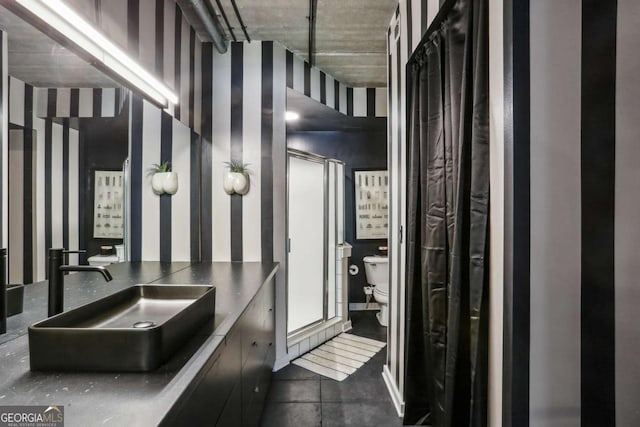800 Peachtree St NE Unit 1014, Atlanta, GA 30308 - bathroom with wallpapered walls and vanity