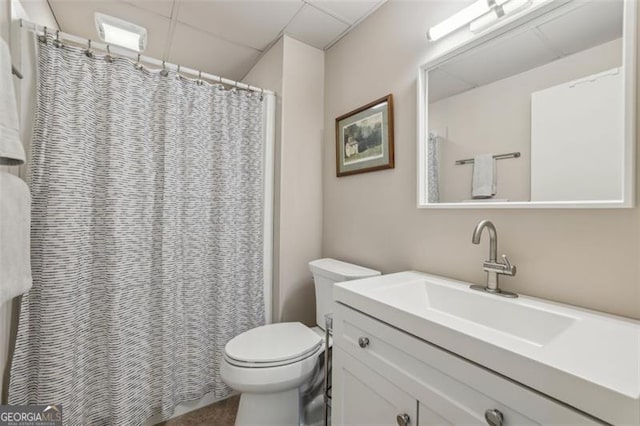 6550 Bluewaters Dr, Flowery Branch, GA 30542 - bathroom featuring toilet, vanity, a shower with curtain, and a drop ceiling