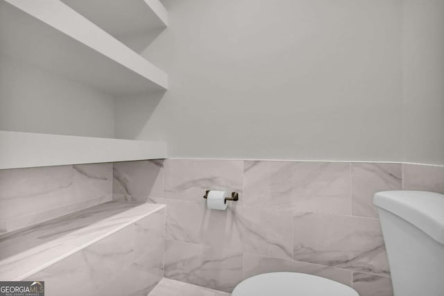 1 N Boundary Pl NW, Atlanta, GA 30318 - bathroom with toilet and tile walls