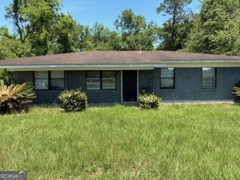 306 Greenview St, Jesup, GA 31545 - view of front facade with a front yard