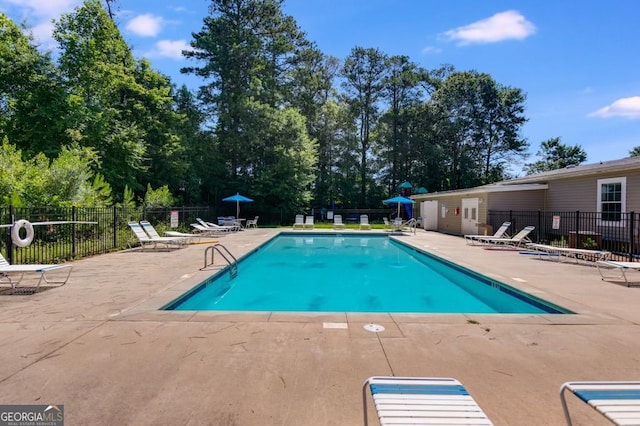 131 Bob White Ln, Newnan, GA 30263 - community pool with a patio area and view of wooded area