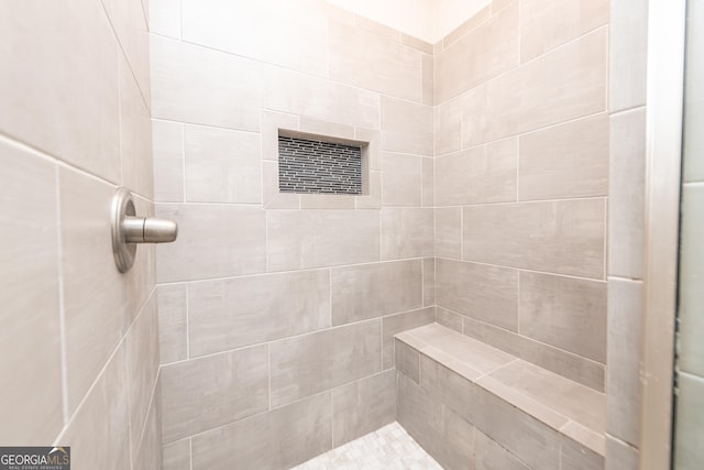 924 Abingdon Cv, Bonaire, GA 31005 - bathroom featuring a tile shower