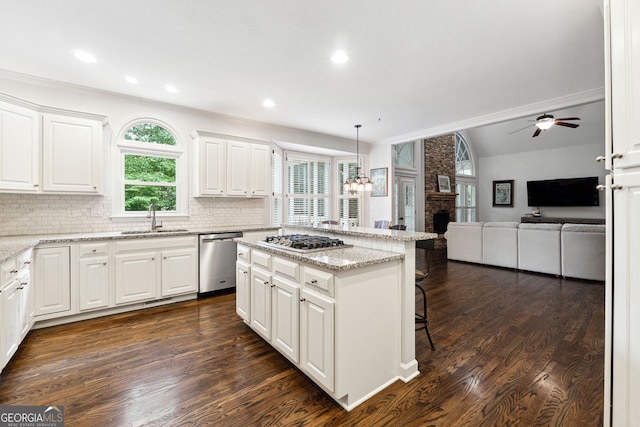 151 Overhill Pt, Alpharetta, GA 30005 - kitchen with appliances with stainless steel finishes, a sink, a center island, a breakfast bar, and decorative backsplash
