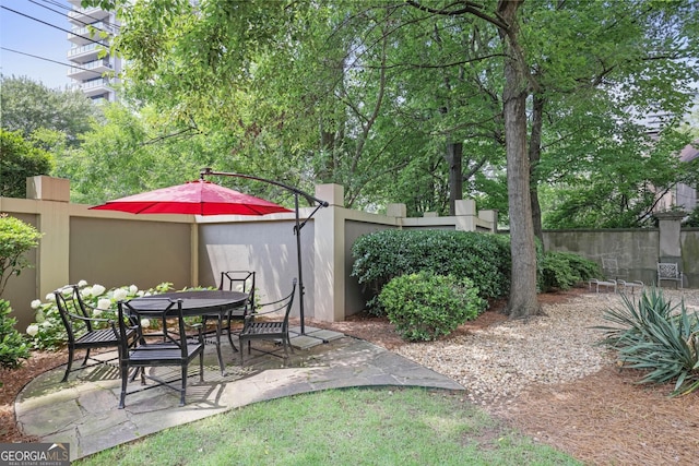 2499 Peachtree Rd Unit 506, Atlanta, GA 30305 - view of yard featuring a patio area and outdoor dining area
