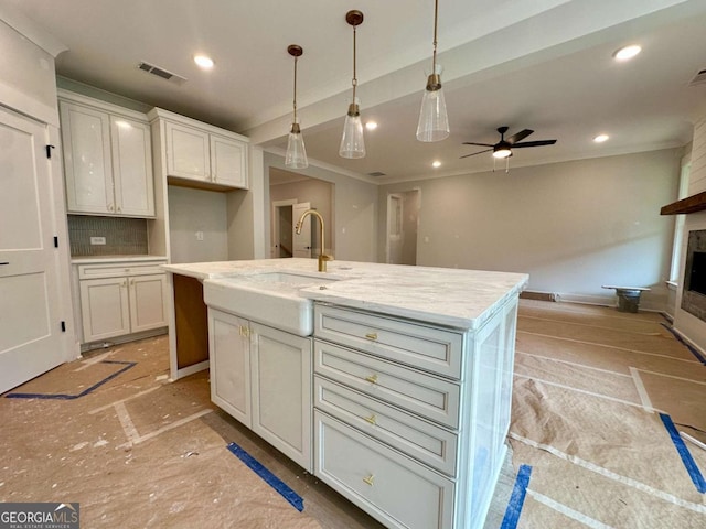 6819 Cambridge Dr, Flowery Branch, GA 30542 - kitchen featuring a sink, tasteful backsplash, a ceiling fan, recessed lighting, and open floor plan