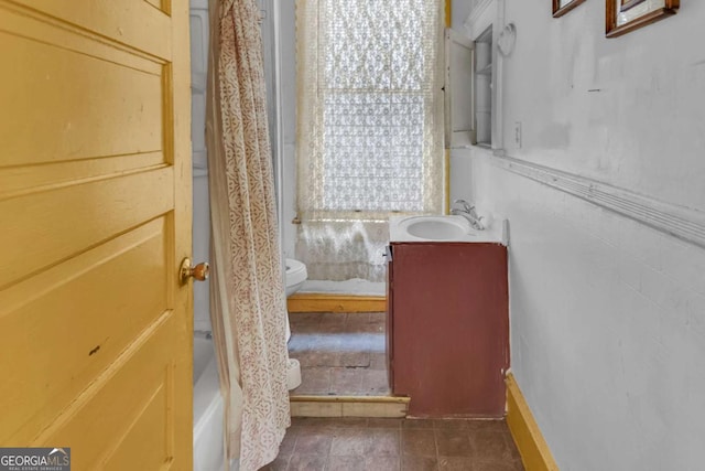 507 W 35th St, Savannah, GA 31415 - full bathroom with vanity, toilet, and tile patterned flooring