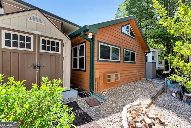 76 Hidden Valley Rd, Cleveland, GA 30528 - view of front facade featuring board and batten siding