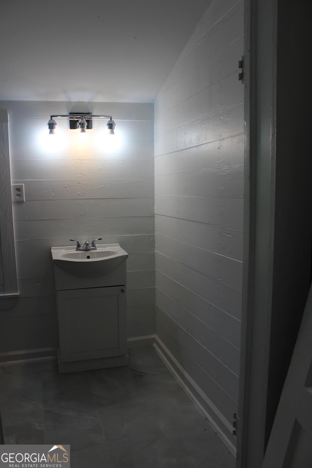 311 W 11th St, Tifton, GA 31794 - bathroom with vanity
