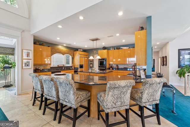2917 Pointe Dr, Gainesville, GA 30506 - kitchen featuring tasteful backsplash, recessed lighting, a center island, pendant lighting, and a breakfast bar area