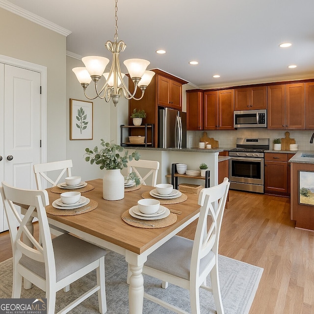 3641 Ridge Towne Dr, Duluth, GA 30096 - dining area featuring crown molding, light wood-style floors, recessed lighting, and a chandelier