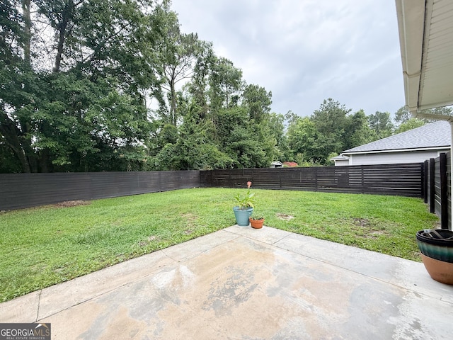 521 Lake Jordan Blvd W, Kingsland, GA 31548 - fenced backyard with a patio